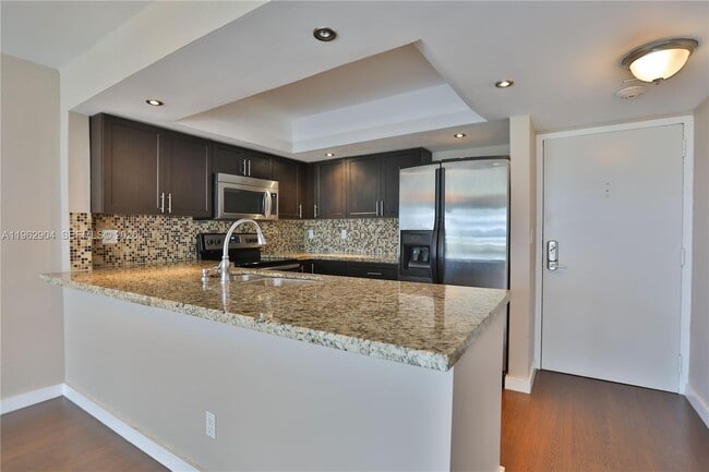 Photo - 600 NE 36th St Unidad 507