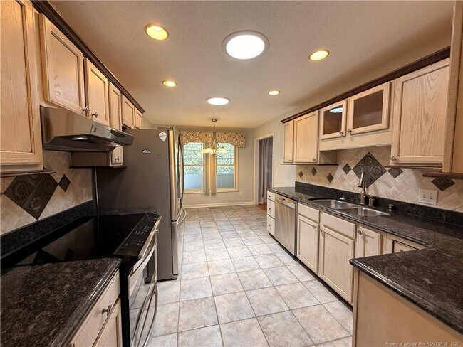 Photo - 995 Greenbriar Dr