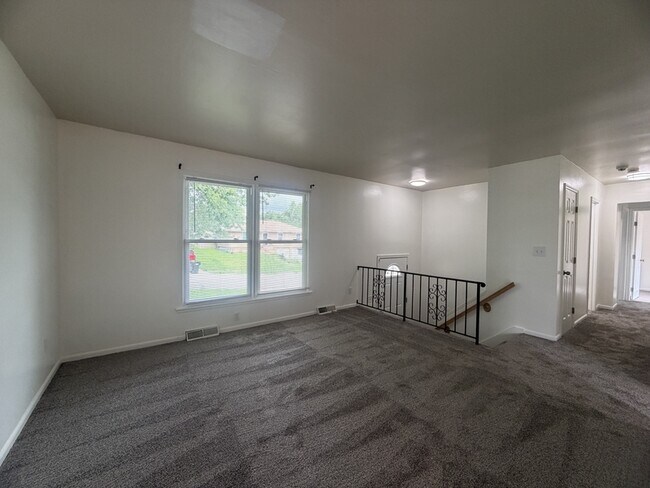 1208 S Mayview Ave