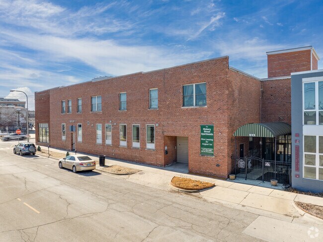 513 N Hickory St - The Hickory