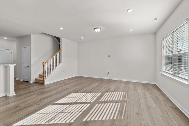 Photo - 5615 Edessa Ave