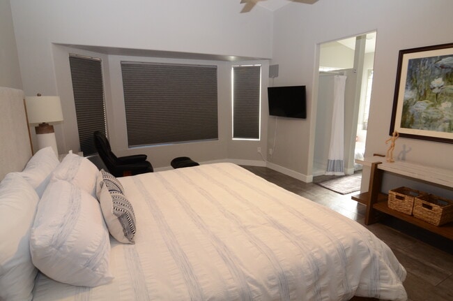 Photo - 1671 E Redfield Rd