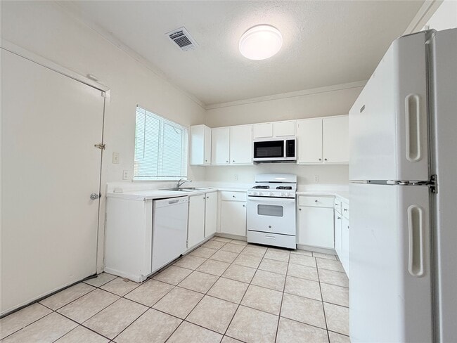 Building Photo - 11031 Albury Dr