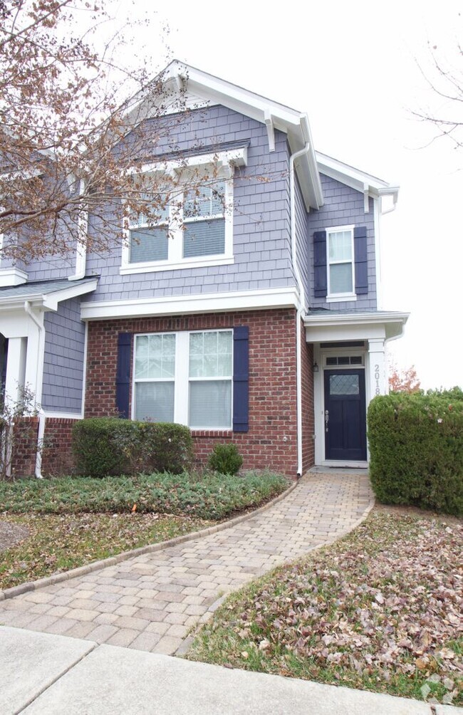 Building Photo - Breathtaking 2 Bd/2.5 Baths End-Unit Townh... Rental
