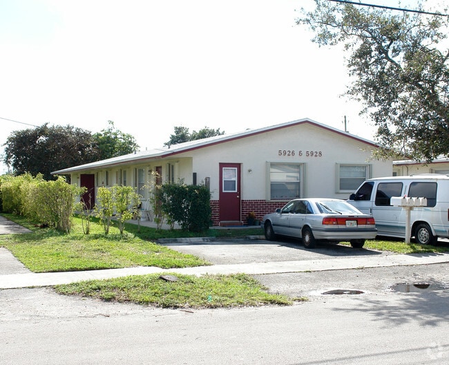 Building Photo - 5932 Pierce St