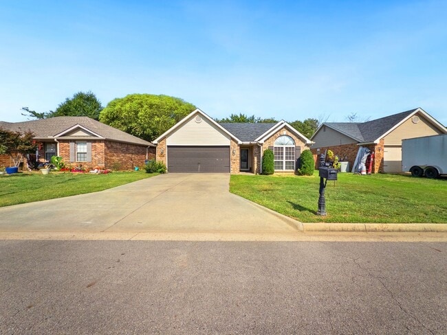Building Photo - Beautiful Brick 3 Bed 2 Bath for Rent in F... Rental