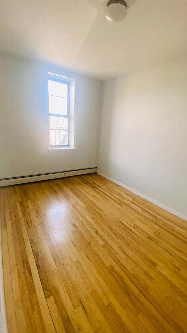 Photo - 40-04 36th Ave