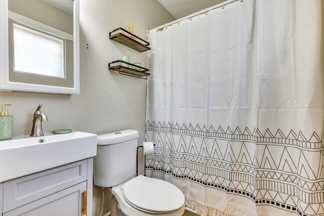 Photo - 1329 Walker Ave Unidad Walker A