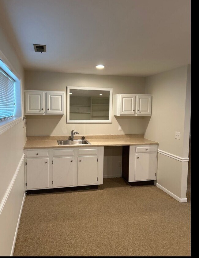 1130 Heathshire Dr