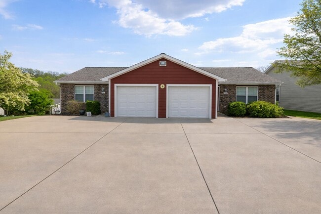 Building Photo - 3320 E St Charles Rd