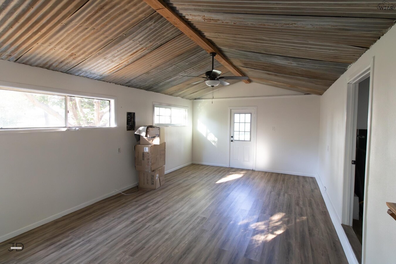 Photo - 674 Bell Rd S