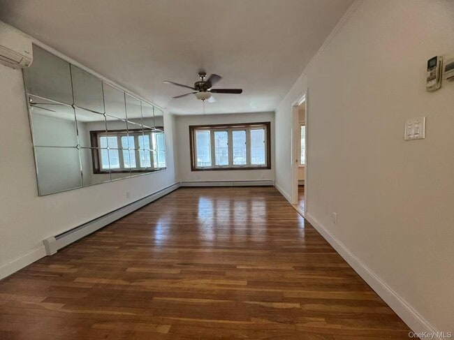 Photo - 47-19 213th St