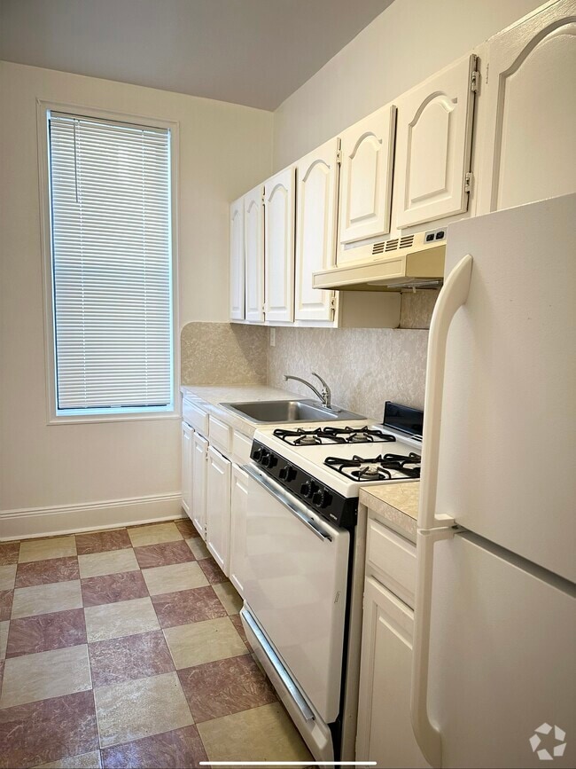 Building Photo - 2545 32nd St Unit 1 Rental