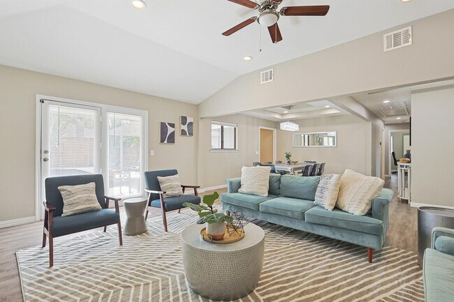 Building Photo - 812 Green Brook Dr Rental