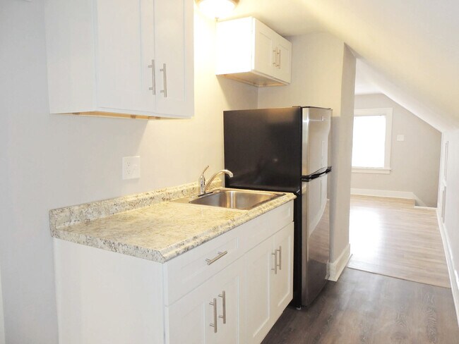 2803 Avondale Ave Unit Third Floor