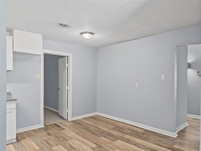 Photo - 5427 Willow Glen Dr