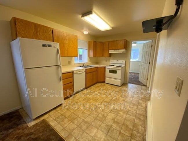 Building Photo - 509 E Curtis St Unit Apt. 102