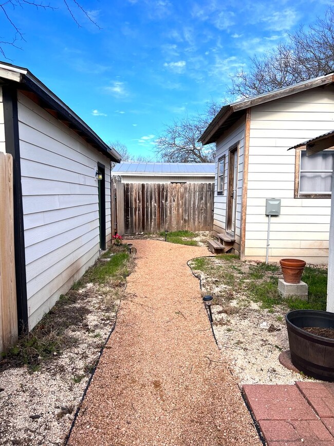 924 North St Unidad B (Guest House)