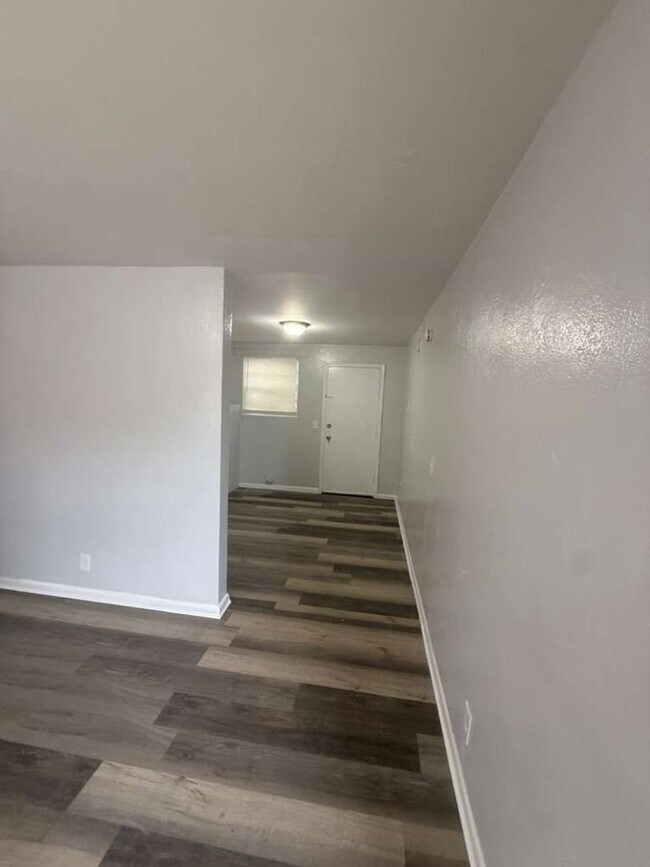 Photo - 1305 W 6th St Unidad 2