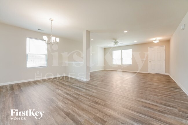 Photo - 143 Rockingham Way