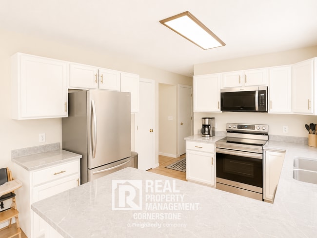 Building Photo - Spacious 4BD Home in Orchard Meadows | Finished Basement | Large Backyard