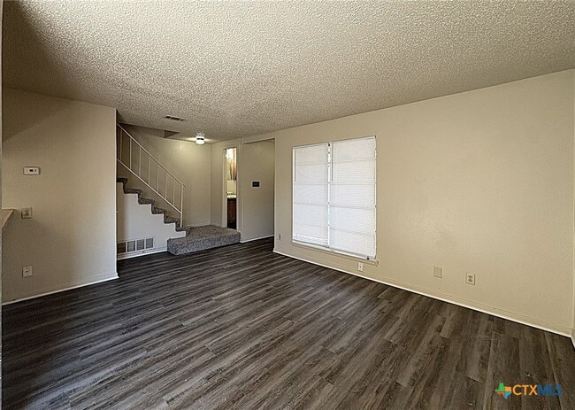 Photo - 1202 Covey Ln Unidad D