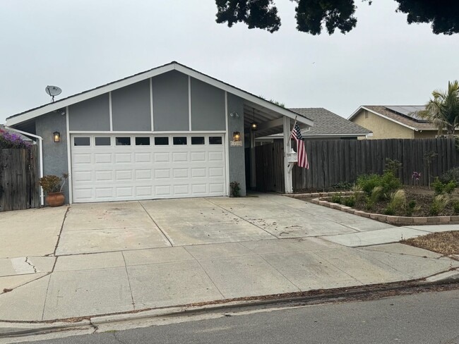 Coming soon!! beautiful spacious 3 bedroom... - Coming soon!! beautiful spacious 3 bedroom... House