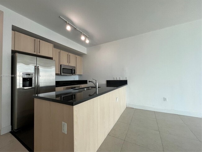 Photo - 79 SW 12th St Unidad 2808-S