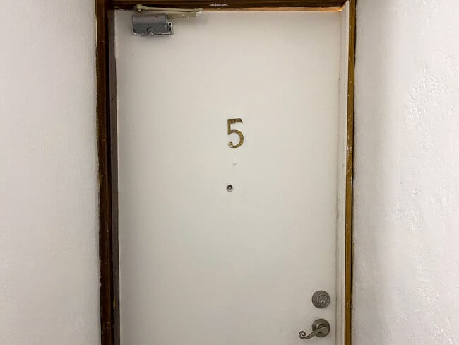 Building Photo - 67 Sweetland Ave Unit 5