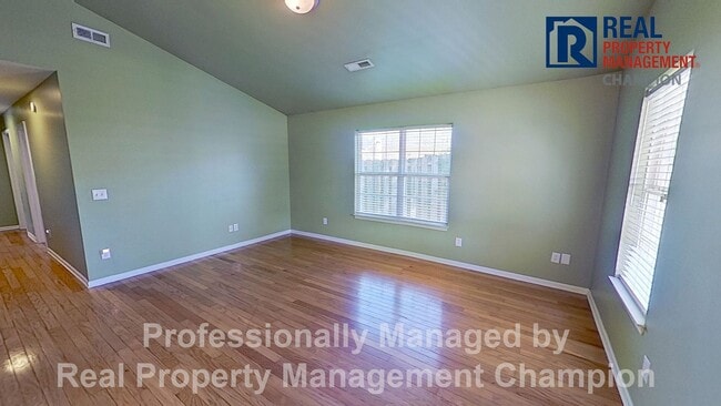 Building Photo - 3 BD/2BA in Azalea Trace - Students Welcome