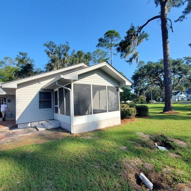 Photo - Charming 3-Bedroom Home on 1 Acre with Spacious Garage and Screened-In Porch