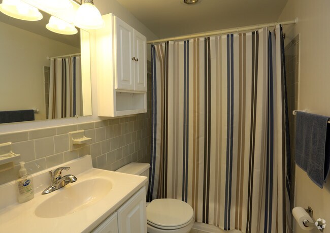 AS: bathroom - Riverview Apartments