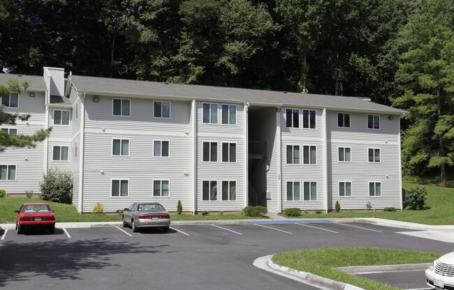 Photo - Woodlands at Bristol Apartments