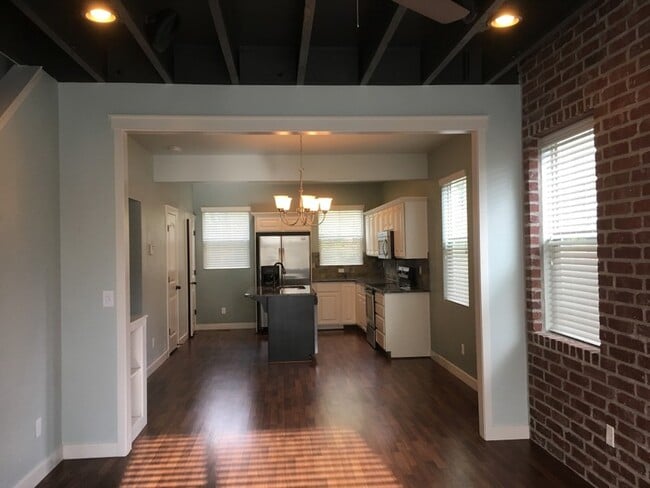 Photo - 420 N Main St