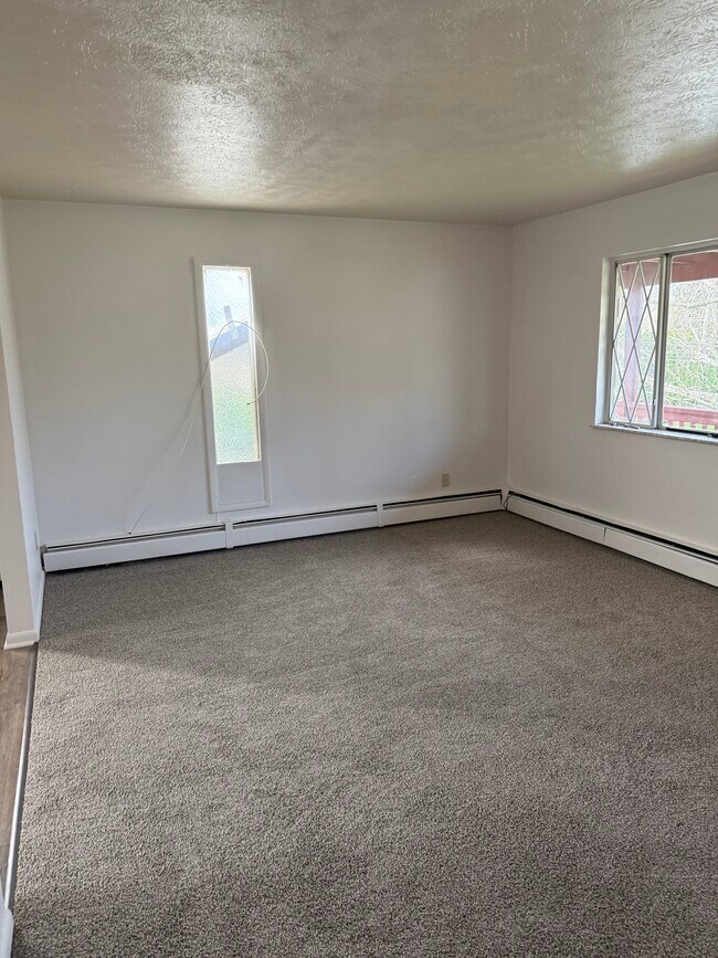 Photo - 1369 Cayuga Ave Unit Upper