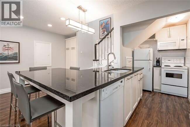 Photo - 432 Burlington Ave Unité 6