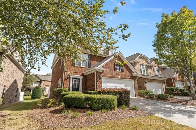 Photo - 15627 Canmore Street