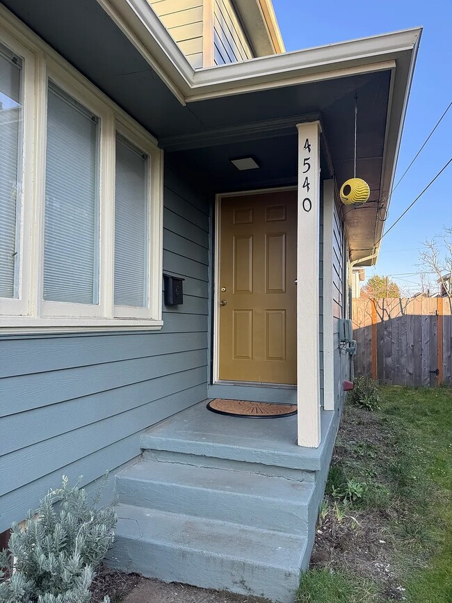 Building Photo - 4540 NE 20th Ave Unit 4540