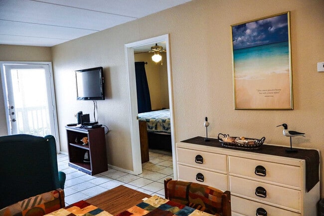 Building Photo - 5601 Gulf Blvd Rental