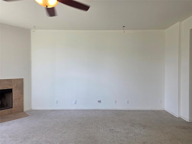 Photo - 160 Mistletoe Ln