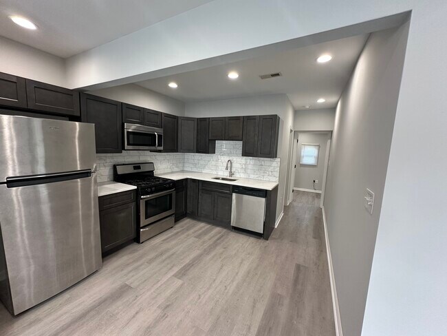 Photo - 1608 E St NE Unidad 1
