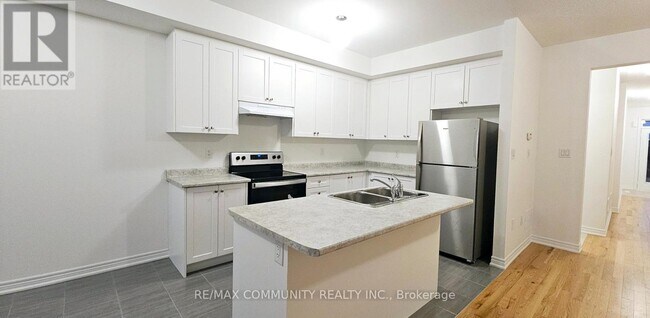 Photo - 3136 Sideline 16