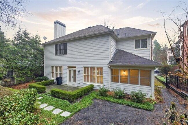 Photo - 3194 Windsor Lake Dr NE