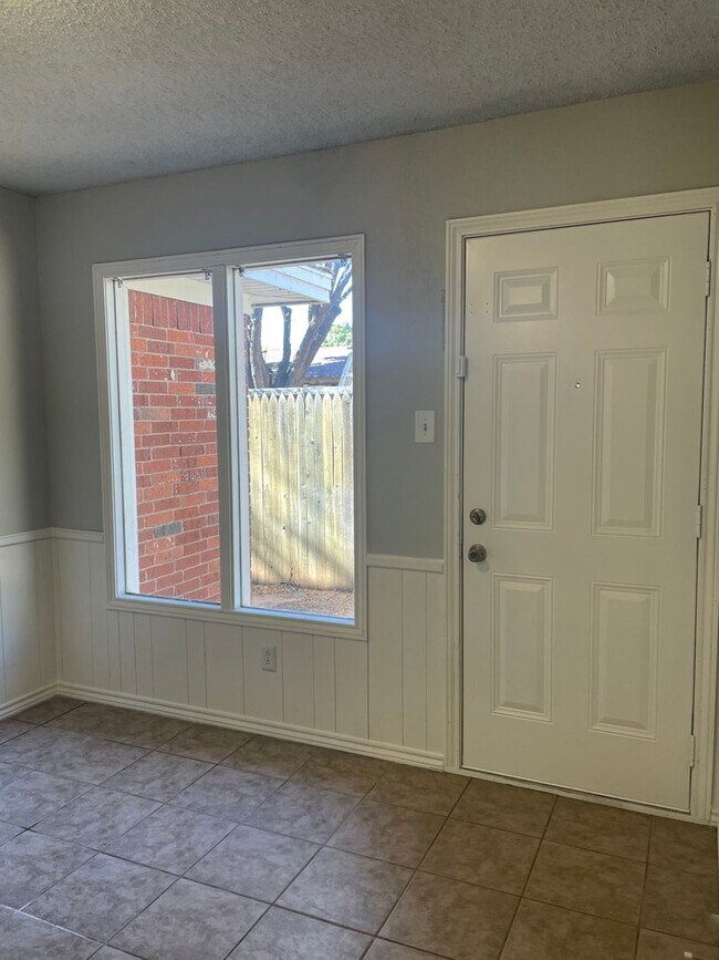 Photo - 6310 Quaker Ave Unidad B