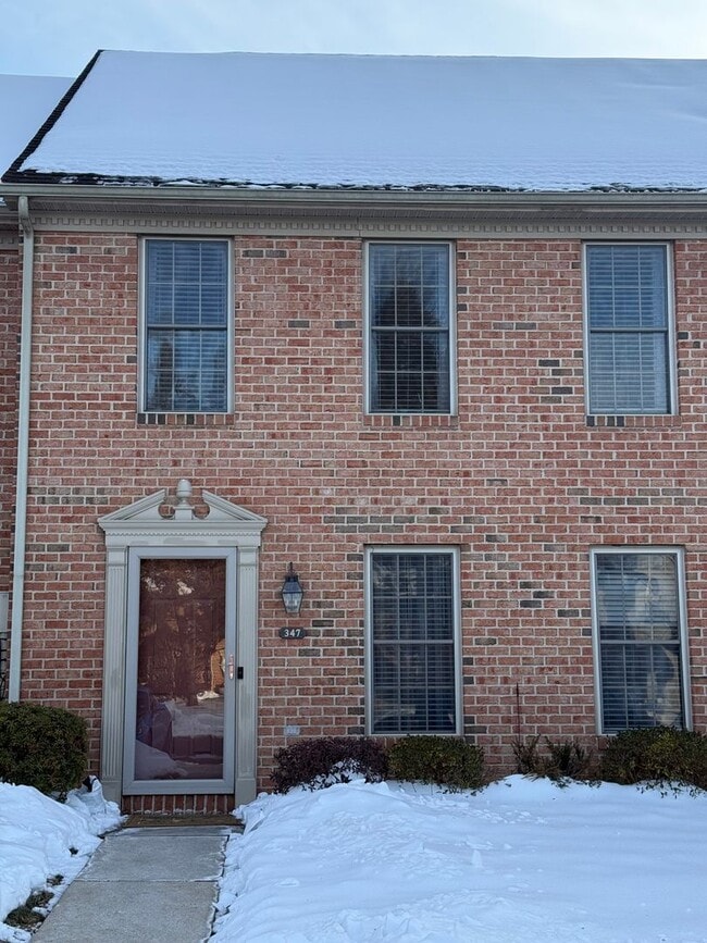 Building Photo - 3 bedroom 2.5 bathroom townhome for rent