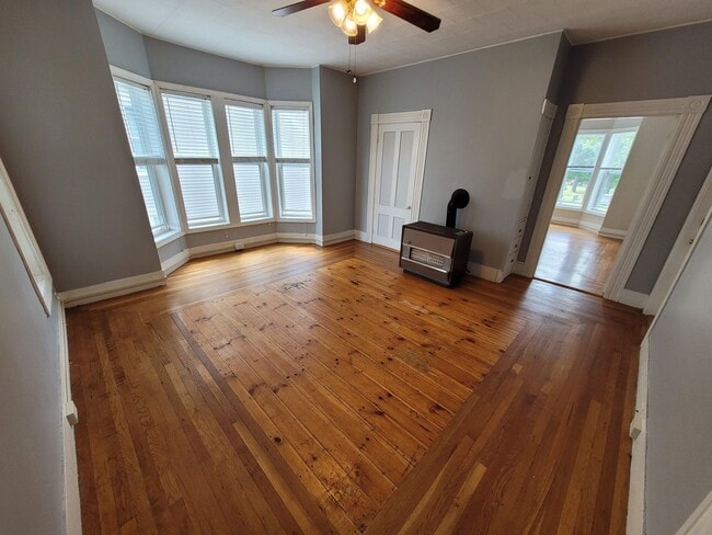 Building Photo - 145 Pine St Unit 145-2 Pine