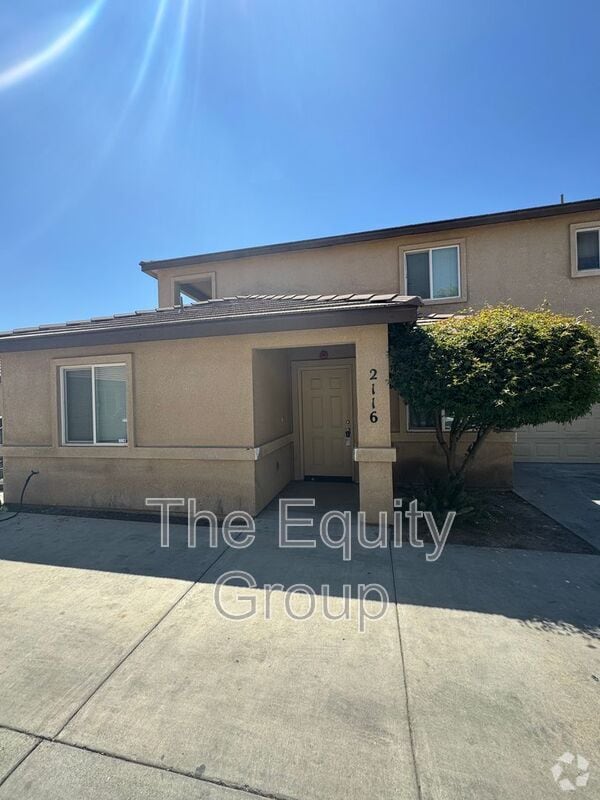 Building Photo - 2116 W Lark Ave Rental