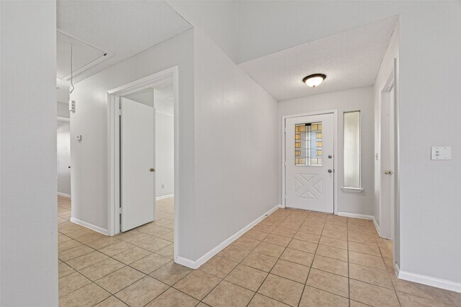 Photo - 5211 Devon Green Dr