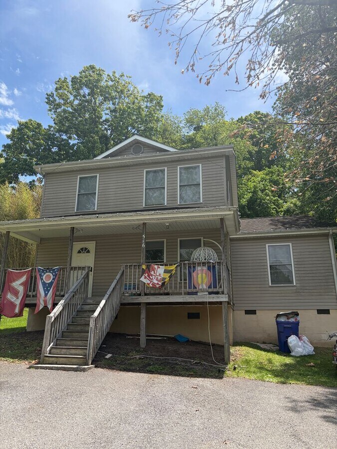 3 Bedroom House Located in the Heart of Blacksburg - 3 Bedroom House Located in the Heart of Blacksburg