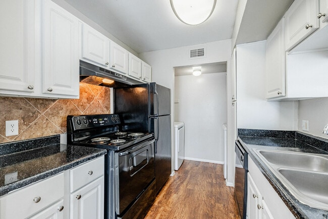 LakeComo-B1-008-07142025-S - The Park at Lake Como